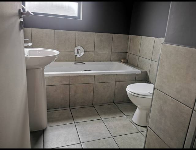 2 BEDROOM APARTMENT TO LET IN PARKLANDS EAST